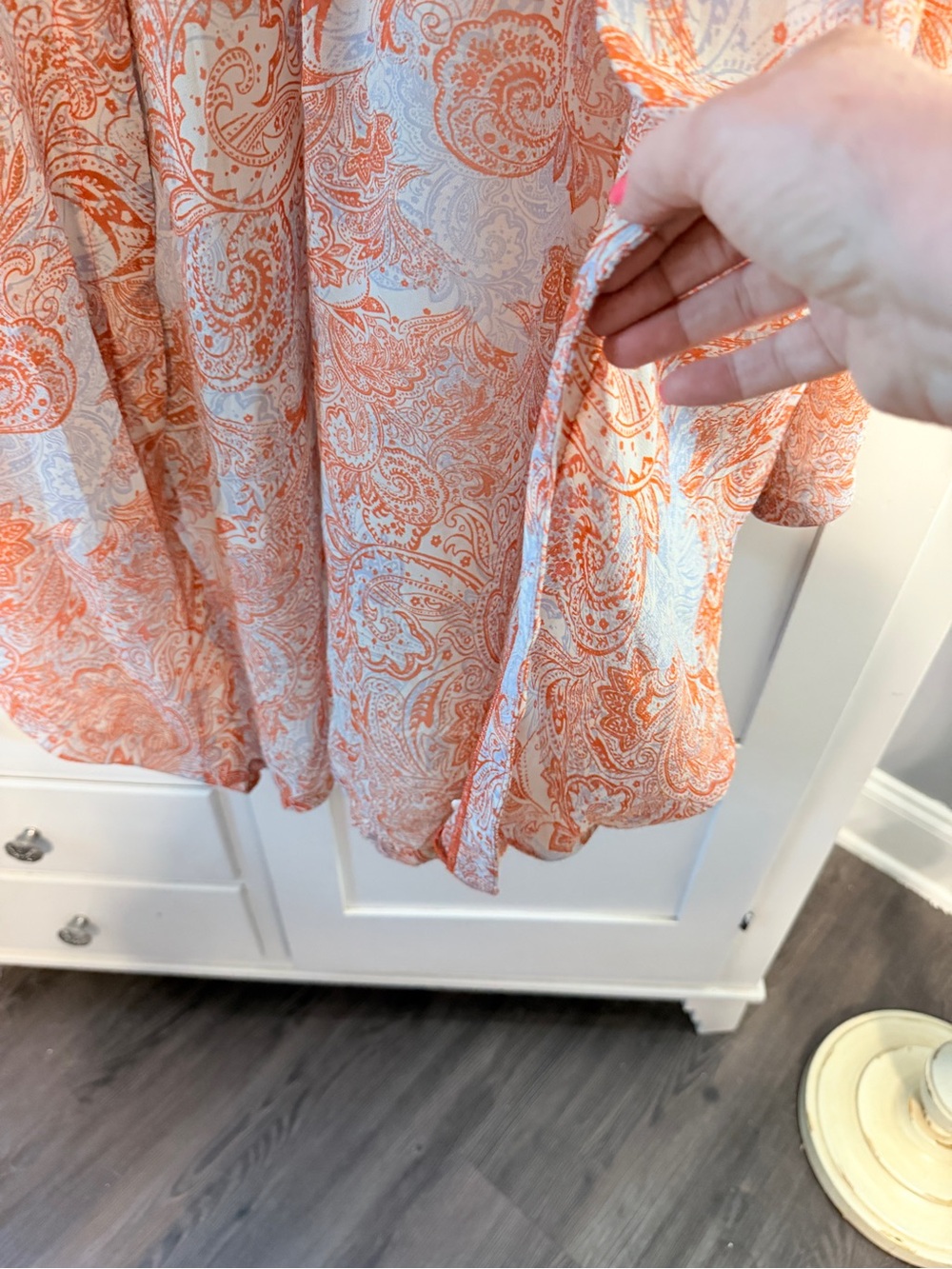 Eight Sixty Paisley Open-Front Kimono in Coral and Ivory - Picture 4 of 8